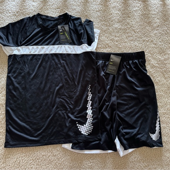Boys Nike Dry-Fit Set XL NWT - Picture 1 of 3